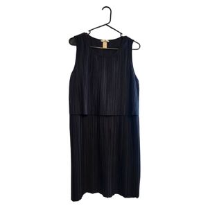 H&M pleated layered sleeveless dress. Black. Size L